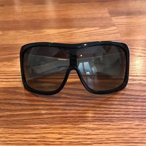 Salvatore Ferragamo Sunglasses - Black / White